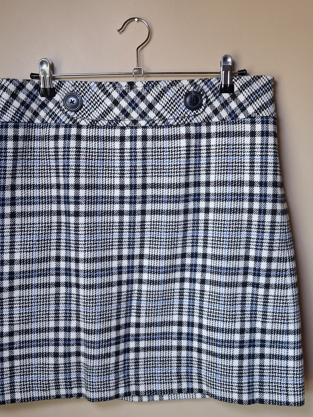 Ann Taylor White, Black & Blue Plaid Mini Skirt; Size 8